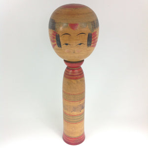 Vintage Kokeshi med Traditionelt Mønster i Rød, Grøn og Blå