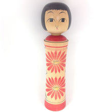 Indlæs billede til gallerivisning Vintage Kokeshi med Traditionelt Mønster i Rød, Grøn og Gul
