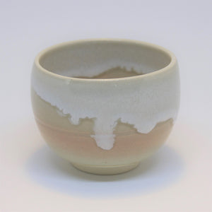 Vintage Japansk Te Kop med Knækket Hvid, Creme og Pink Glasur