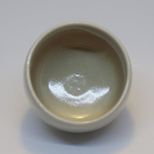 Vintage Japansk Te Kop med Knækket Hvid, Creme og Pink Glasur