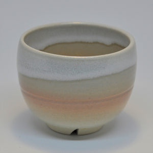 Vintage Japansk Te Kop med Knækket Hvid, Creme og Pink Glasur