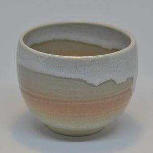 Vintage Japansk Te Kop med Knækket Hvid, Creme og Pink Glasur
