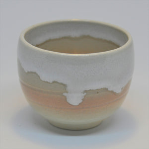 Vintage Japansk Te Kop med Knækket Hvid, Creme og Pink Glasur