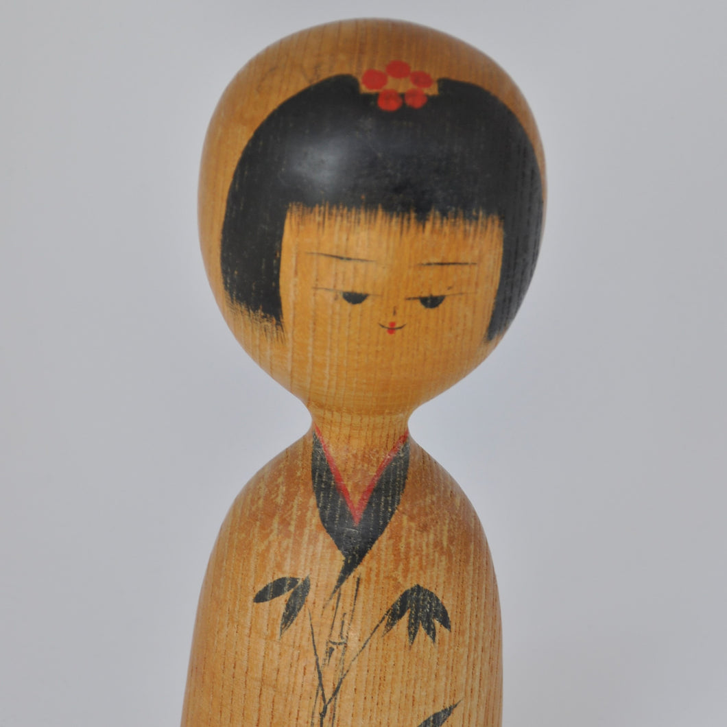 Vintage Japansk Kokeshi Dukke i Sort Kimono med Bambus