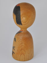 Indlæs billede til gallerivisning Vintage Japansk Kokeshi Dukke i Sort Kimono med Bambus