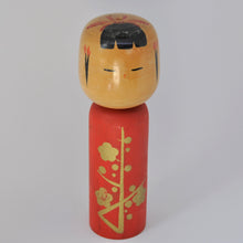 Indlæs billede til gallerivisning Kokeshi Dukke i Rød Kimono med Guld Blomster