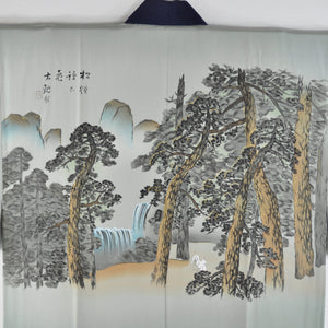 Japansk Nagajuban (Kort Kimono) i Lys Grøn med Smukt Landskab