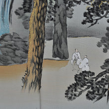 Indlæs billede til gallerivisning Japansk Nagajuban (Kort Kimono) i Lys Grøn med Smukt Landskab