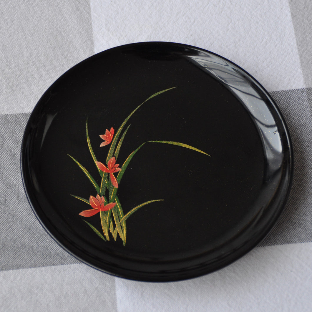 Tallerken i Sort med Blomster