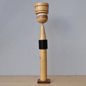 Høj Japansk Ama Dykker Kokeshi i Lyst Træ