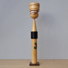 Indlæs billede til gallerivisning Høj Japansk Ama Dykker Kokeshi i Lyst Træ