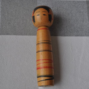 Vintage Japansk Kokeshi Dukke i Træ med Geometriske Dekorationer