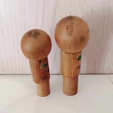 Indlæs billede til gallerivisning Kokeshi Dukke Sæt i Lyst Træ med Blade