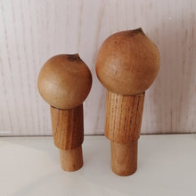 Indlæs billede til gallerivisning Kokeshi Dukke Sæt i Lyst Træ med Blade