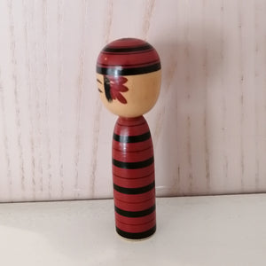 Lille Vintage Japansk Kokeshi Dukke i Træ med Striber