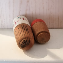 Indlæs billede til gallerivisning Kokeshi Dukke Sæt med Mønster i Prikker