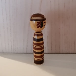 Lille Vintage Japansk Kokeshi Dukke i Træ med Striber