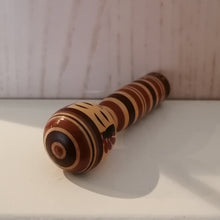 Indlæs billede til gallerivisning Lille Vintage Japansk Kokeshi Dukke i Træ med Striber