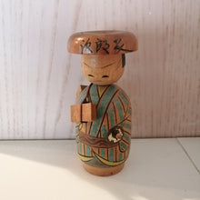 Indlæs billede til gallerivisning Japansk Kokeshi Dukke med Sværd og i Kimono