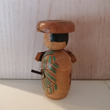 Indlæs billede til gallerivisning Japansk Kokeshi Dukke med Sværd og i Kimono