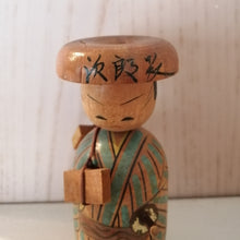Indlæs billede til gallerivisning Japansk Kokeshi Dukke med Sværd og i Kimono