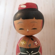 Indlæs billede til gallerivisning Vintage Kokeshi Dukke i Kimono og Haori