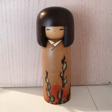 Indlæs billede til gallerivisning Mellem Vintage Kokeshi i Kimono med Grene