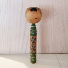 Indlæs billede til gallerivisning Vintage Japansk Kokeshi med Blomster og Striber