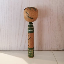 Indlæs billede til gallerivisning Vintage Japansk Kokeshi med Blomster og Striber