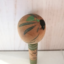 Indlæs billede til gallerivisning Vintage Japansk Kokeshi med Blomster og Striber