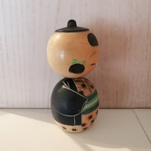 Indlæs billede til gallerivisning Stor Japansk Kokeshi Dukke i Kimono med Haori