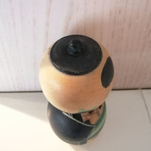 Indlæs billede til gallerivisning Stor Japansk Kokeshi Dukke i Kimono med Haori