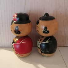 Indlæs billede til gallerivisning Vintage Japansk Kokeshi Dukke Par i Kimono med Obi og Haori