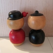 Indlæs billede til gallerivisning Vintage Japansk Kokeshi Dukke Par i Kimono med Obi og Haori