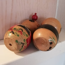 Indlæs billede til gallerivisning Vintage Japansk Kokeshi Dukke Par i Kimono med Obi og Haori