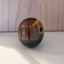 Indlæs billede til gallerivisning Japansk Rund Kokeshi Dukke i Rustning