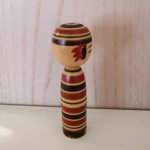 Lille Vintage Japansk Kokeshi Dukke i Træ med Striber
