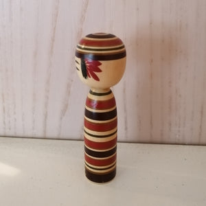 Lille Vintage Japansk Kokeshi Dukke i Træ med Striber