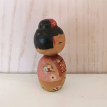 Indlæs billede til gallerivisning Vintage Kokeshi Dukke i Kimono og med Haori
