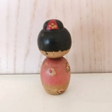 Indlæs billede til gallerivisning Vintage Kokeshi Dukke i Kimono og med Haori