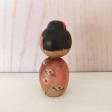 Indlæs billede til gallerivisning Vintage Kokeshi Dukke i Kimono og med Haori