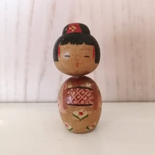 Indlæs billede til gallerivisning Vintage Kokeshi Dukke i Kimono og med Haori