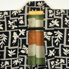 Indlæs billede til gallerivisning Vintage Japansk Haori Jakke i Sort med Blomster og Mønster