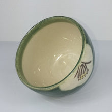 Indlæs billede til gallerivisning Japansk Matcha Skål i Grøn med Blomster