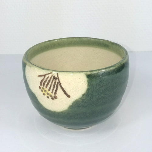 Japansk Matcha Skål i Grøn med Blomster