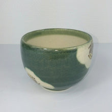 Indlæs billede til gallerivisning Japansk Matcha Skål i Grøn med Blomster