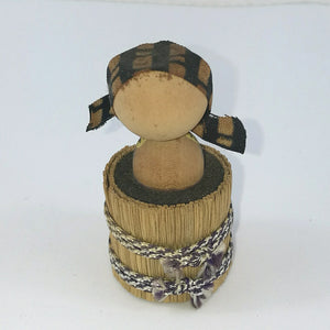 Vintage Kokeshi Dukke i Bajle af Strå
