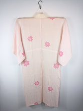 Indlæs billede til gallerivisning Japansk Nagajuban (Kort Kimono) i Forskellige Nuancer af Pink