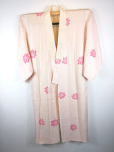 Indlæs billede til gallerivisning Japansk Nagajuban (Kort Kimono) i Forskellige Nuancer af Pink