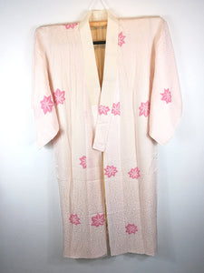 Japansk Nagajuban (Kort Kimono) i Forskellige Nuancer af Pink